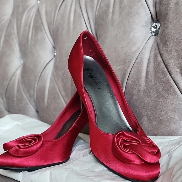 FIONI NIGHT, Satin Rosette Stilleto Pumps, Size 7.5😍 - Picture 2 of 7